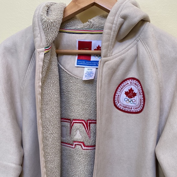 Canadian Olympic Team outerwear with hoodie front zipper - Picture 4 of 7